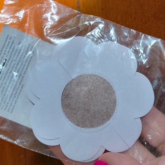 😊 BREAST PETALS - Picture 3 of 4